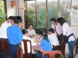 ���q�𗬉�E�t�G